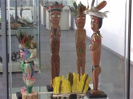  Kreuzgang Ausstellung, ein Indiovolk aus dem Amazonas